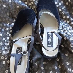 Super cute Black heeled dress shoes!